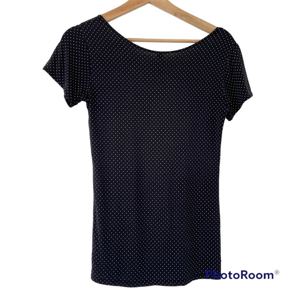 UNIQLO AIRism BLACK/WHITE POLKA DOT SHORT SLEEVED TSHIRT/TOP, SIZE MEDIUM - Picture 2 of 8